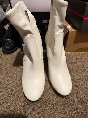 Marc Fisher White round toe leather Ankle Boots with Side Zip